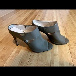 🪐Calvin Klein Taupe Sachet Mule Peep Toe Heels🪐